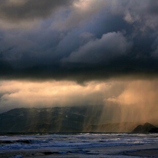 Άστατος καιρός σήμερα: Σε ποιες περιοχές αναμένονται βροχές και καταιγίδες