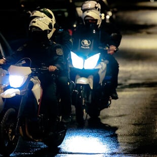 Καταδίωξη μοτοσικλετιστή στο Κορωπί – Παραβίασε έξι κόκκινα φανάρια πριν συλληφθεί
