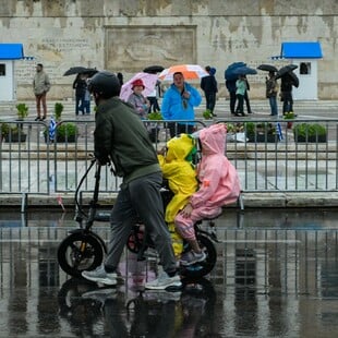29ο Ποδηλατικός Γύρος: Παρά τη βροχή το κέντρο της Αθήνας γέμισε ποδήλατα