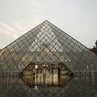 Η ιστορία των ανεκτίμητων κοσμημάτων που κλάπηκαν από το Λούβρο ανά τους αιώνες