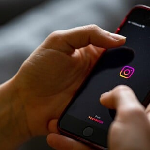 Το Instagram προβάλλει επικίνδυνο περιεχόμενο για διατροφικές διαταραχές σε ευάλωτους εφήβους
