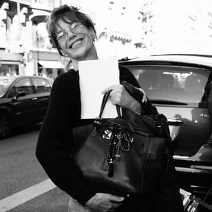 Hermès: Σε δημοπρασία στο Άμπου Ντάμπι τσάντα Birkin που ανήκε στην Jane Birkin