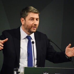 Ανδρουλάκης κατά Μητσοτάκη: «Κάνει επίδειξη εσωκομματικής πυγμής πάνω στον Αγνωστο Στρατιώτη»