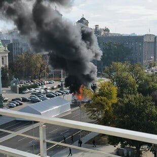 Πυροβολισμοί και φωτιά έξω από το κοινοβούλιο της Σερβίας – Ένας τραυματίας στο Βελιγράδι