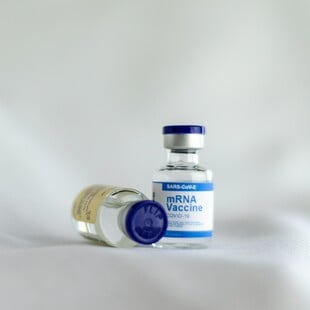 Πώς η τεχνολογία mRNA πίσω από τα εμβόλια COVID-19 θα μπορούσε να ενισχύσει τις θεραπείες για τον καρκίνο