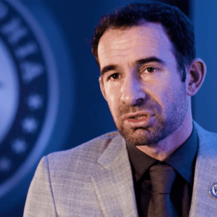 Ποδοσφαιριστής νίκησε τον φόβο των αεροπλάνων με υπνοθεραπεία