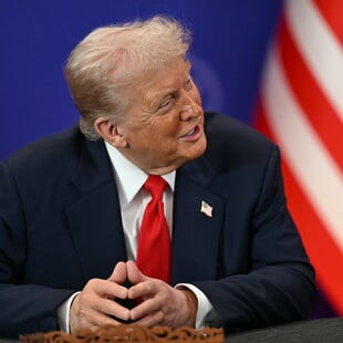 Ο Τραμπ επιβάλλει νέους δασμούς στον Καναδά