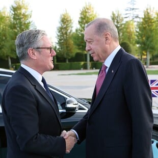 Η υπόθεση Ιμάμογλου απειλεί να επισκιάσει την επίσκεψη του Κιρ Στάρμερ στην Άγκυρα