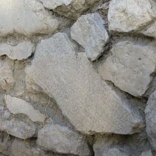 Τουρκία: Σπίτι στην Πισιδία χτίστηκε με λίθους που φέρουν στα ελληνικά επιστολή του Ρωμαίου αυτοκράτορα Καρακάλλα