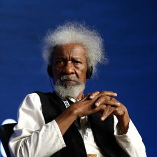 Ουόλε Σοΐνκα: Οι ΗΠΑ ανακάλεσαν τη βίζα του Νιγηριανού νομπελίστα – «Είμαι ανεπιθύμητος»