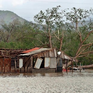 Τυφώνας Μελίσα: Εικόνες καταστροφής στην Τζαμάικα – Ισοπεδώθηκαν σπίτια, επιχειρήσεις και νοσοκομεία