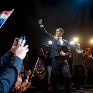 Τέλος στο πολιτικό θρίλερ στην Ολλανδία – Νίκη για το Democrats 66 του Ρομπ Γέτεν