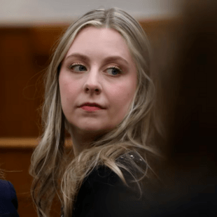 «Νόμιζα πως πέθαινα»: Η δασκάλα που πυροβόλησε 6χρονος καταθέτει