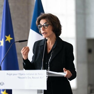 Ληστεία στο Λούβρο: Η Γαλλίδα υπουργός Πολιτισμού παραδέχθηκε «σοβαρό κενό ασφαλείας» 