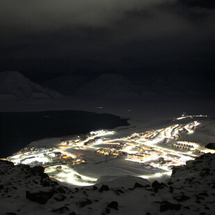 Σβάλμπαρντ: Ξεκίνησε η πολική νύχτα στην πιο κοντινή στεριά στον Βόρειο Πόλο