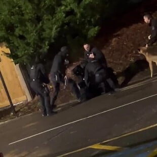 «Σκοτώστε με»: Η στιγμή που αστυνομικοί ακινητοποιούν με taser ύποπτο για την επίθεση με μαχαίρι στη Βρετανία