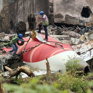 Air India: Είμαι ο πιο τυχερός άνθρωπος, αλλά υποφέρω, δηλώνει ο μοναδικός επιζών του αεροπορικού δυστυχήματος