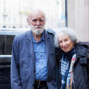 Η Μάργκαρετ Άτγουντ στο μονοπάτι του πένθους 