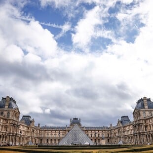 ΛΟΥΒΡΟ ΛΗΣΤΕΙΑ