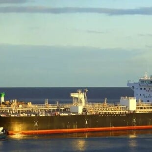 Πειρατές επιτέθηκαν σε ελληνόκτητο τάνκερ ανοικτά της Σομαλίας - Πέντε Έλληνες στο πλήρωμα