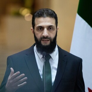 Οι ΗΠΑ αποσύρουν τον Άχμεντ αλ Σάρα από τη λίστα των «τρομοκρατών», πριν από ιστορική επίσκεψή του στον Λευκό Οίκο