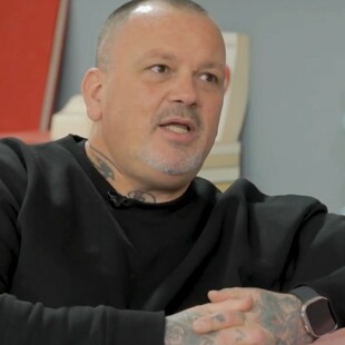 Δημήτρης Σκαρμούτσος: «Από τα 16 έως τα 30 μου, ήμουν εξαρτημένος από ουσίες»