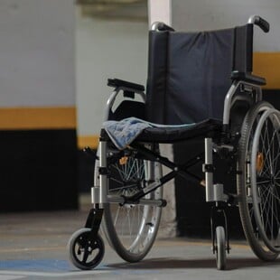 Σπάνια περίπτωση υδρανεγκεφαλίας στις ΗΠΑ - Η Άλεξ πήγε κόντρα στο προσδόκιμο ζωής και γιορτάζει τα 20ά της γενέθλια