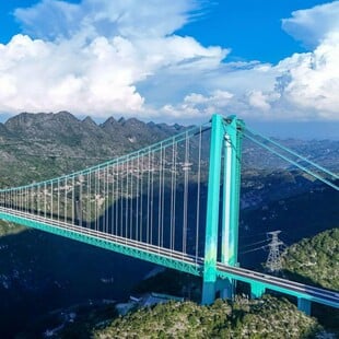 Κίνα: Η στιγμή της κατάρρευσης της γέφυρας Hongqi λίγους μήνες μετά τα εγκαίνια