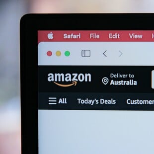 Μετά τη Shein, και η Amazon στο στόχαστρο για sex dolls με παιδικά χαρακτηριστικά