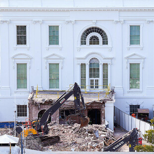 Η «λίστα των φίλων»: Ποιοι χρηματοδοτούν την πολυτελή αίθουσα του Τραμπ στον Λευκό Οίκο