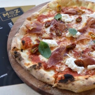 Moz: Αυθεντική γεύση και street εμπειρία που θυμίζει ιταλική piazza