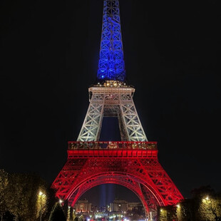 10 χρόνια μετά το Μπατακλάν: Η Γαλλία δεν ξεχνά τα θύματα της τρομοκρατικής επίθεσης