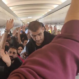 «Μυστηριώδης» πτήση από τη Γάζα  έφτασε στη Νότια Αφρική - Κρατήθηκαν 12 ώρες στο αεροπλάνο