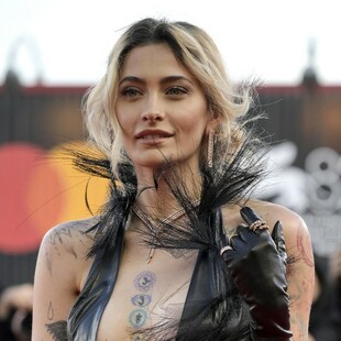 «Ακούγεται ένα σφύριγμα όταν αναπνέω»: Η Πάρις Τζάκσον αποκαλύπτει τη μόνιμη βλάβη από τον εθισμό της