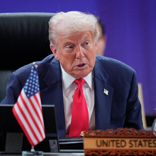 Ντόναλντ Τραμπ: Ανακαλεί δασμούς σε καφέ, κακάο και δεκάδες άλλα τρόφιμα