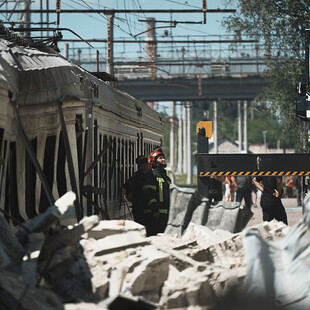 Τα τρένα στόχος της Ρωσίας: Εντείνονται οι σφοδρές επιθέσεις στο σιδηροδρομικό δίκτυο της Ουκρανίας