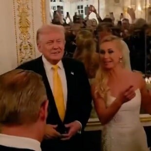 Ο Τραμπ πήγε ακάλεστος σε γάμο και άρχισε να μιλά για τον Παράδεισο 