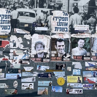 Πώς μια εκστρατεία με αυτοκόλλητα τροφοδότησε την πολεμική μηχανή του Ισραήλ