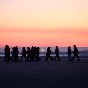 H Βρετανία σκληραίνει τη γραμμή: Προσωρινοί όλοι οι πρόσφυγες – 20 χρόνια για μόνιμη εγκατάσταση