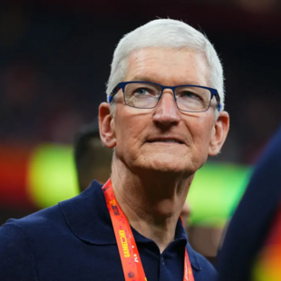 Apple: «Φεύγει» ο Τιμ Κουκ; Ξεκίνησε επίσημα η συζήτηση διαδοχής