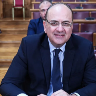 ΟΠΕΚΕΠΕ: Ο Μακάριος Λαζαρίδης καταθέτει μήνυση κατά της επικεφαλής του Γραφείου Τύπου του ΠΑΣΟΚ