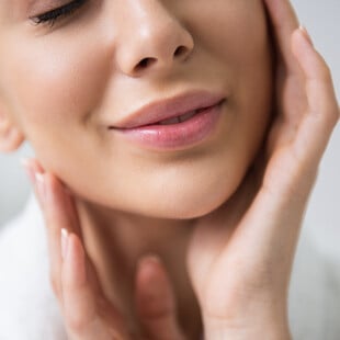 Diamond Velvet: Η δύναμη της λάμψης συναντά την επιδραστικότητα της αντιγήρανσης