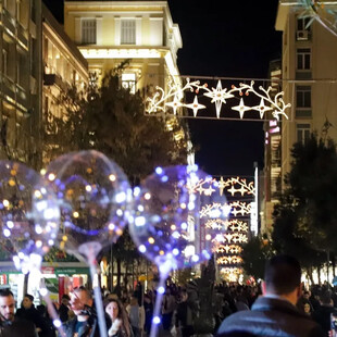 Αντίστροφη μέτρηση για το εορταστικό ωράριο Χριστουγέννων - Πότε ξεκινά