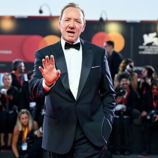 «Δεν είμαι homeless βέβαια!»: Ο Κέβιν Σπέισι απαντά στις αναφορές ότι είναι «άστεγος»