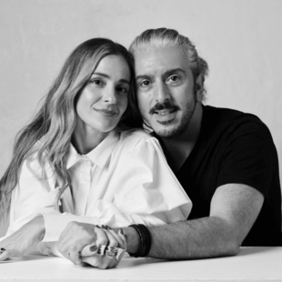 Μάνος Χατζιδάκις: Ο γιος του προσφεύγει στη Δικαιοσύνη για την παγκόσμια περιοδεία – Τι απαντά η εταιρεία παραγωγής