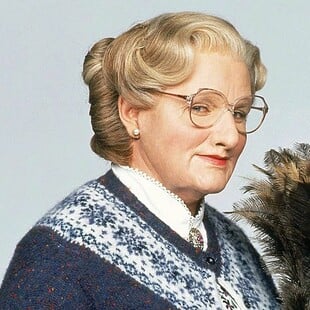 Σκάνδαλο «Mrs. Doubtfire» στην Ιταλία: 56χρονος υποδυόταν τη νεκρή μητέρα του για να εισπράττει τη σύνταξή της