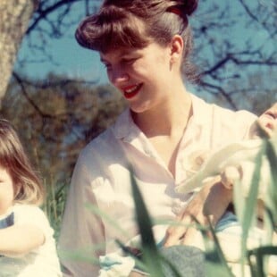 Αναζητώντας το νόημα στο απονενοημένο διάβημα της Σίλβια Πλαθ 