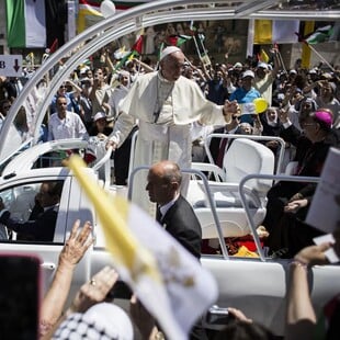 Το όχημα του Πάπα Φραγκίσκου μετατρέπεται σε κινητή κλινική για τα παιδιά της Γάζας