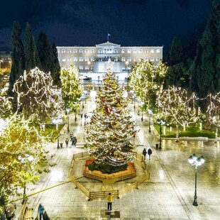 Χριστούγεννα στην Αθήνα: Πότε φωταγωγείται το δέντρο - Το πρόγραμμα της εκδήλωσης στο Σύνταγμα