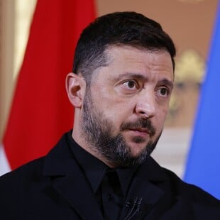 Politico: Το δίλημμα Ζελένσκι - Να δεχθεί τη συμφωνία Τραμπ ή να βασιστεί στους ασταθείς Ευρωπαίους φίλους του;